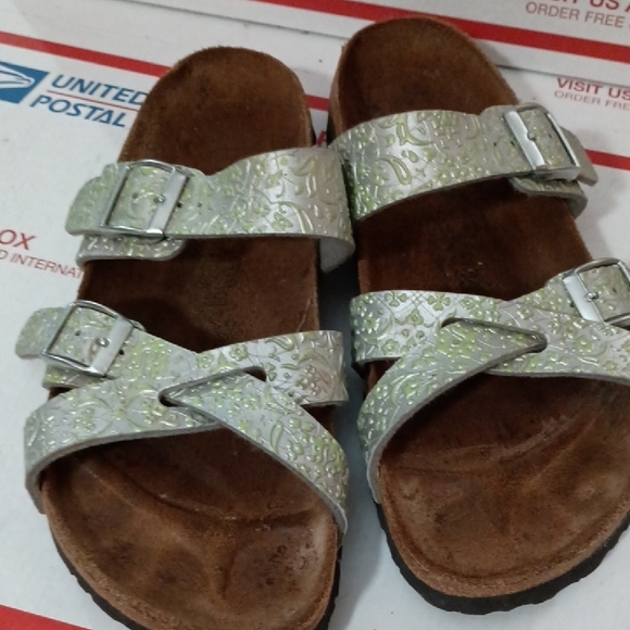 Birkenstock Birkis Stylish Women's Sandals with Silver Accents Size 38/7 - Picture 4 of 10